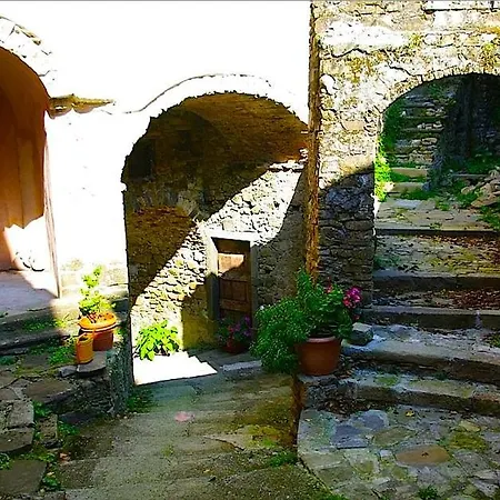 Palazzo Rosso Apartment Bracelli